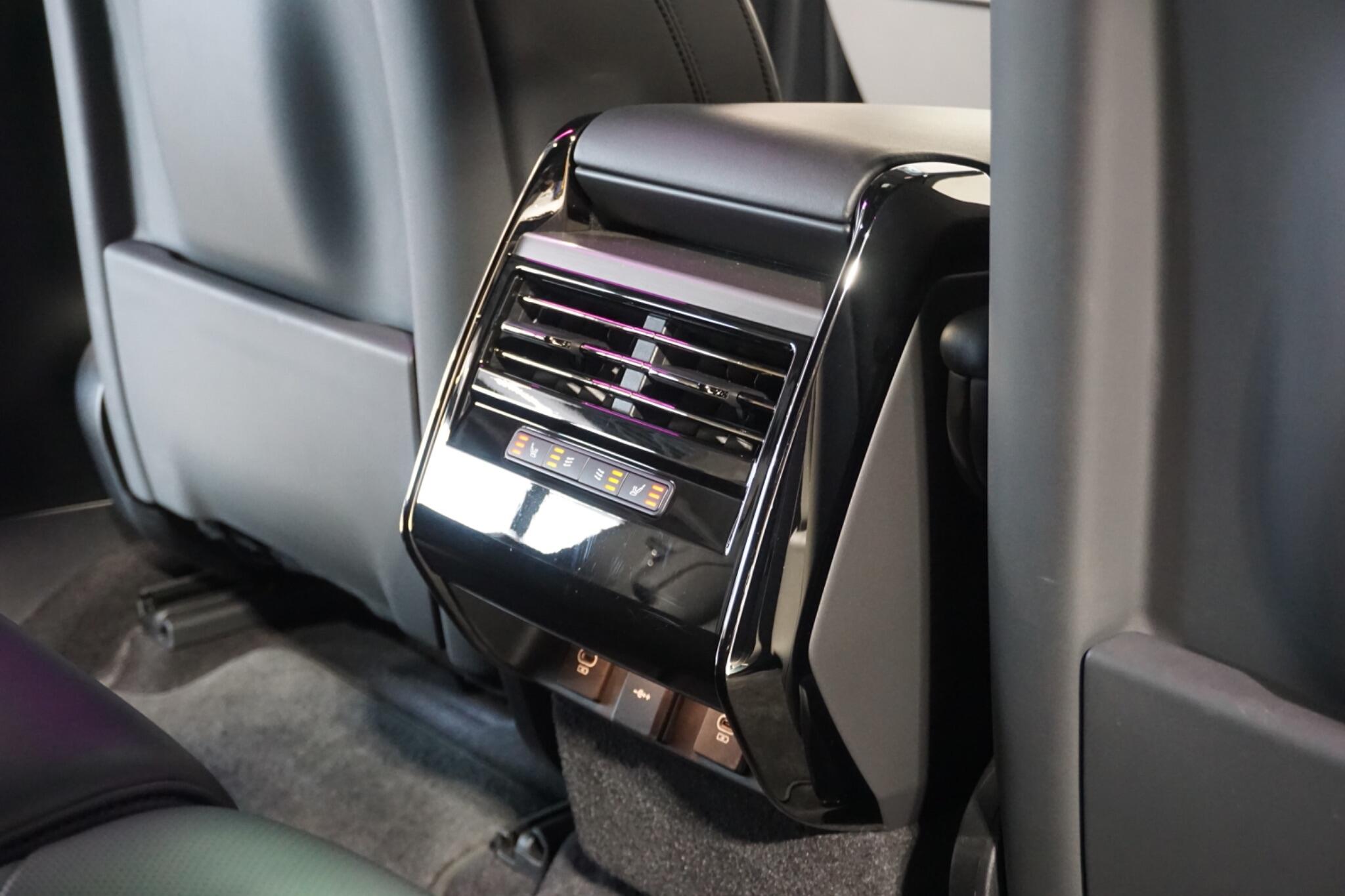 Land Rover Range Rover Sport 3.0 D300 MHEV Stealth Edition SUV 5dr Diesel Auto 4WD Euro 6 (s/s) (300 ps)